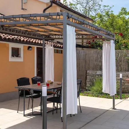 Holiday home Casa Pina Labinci